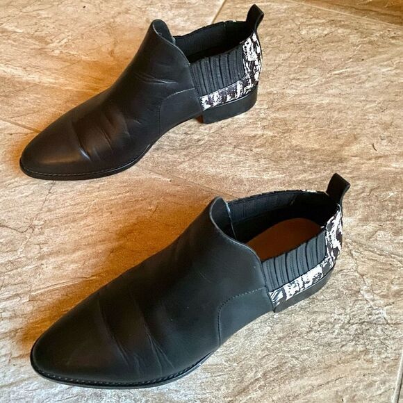 Pour La Victoire Two-Tone Ankle Booties - Picture 6 of 13